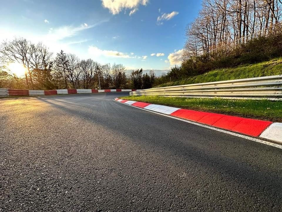 紐博格林賽道馳騁